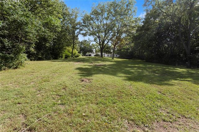 3122 S Owens School Road, Independence, MO 64057