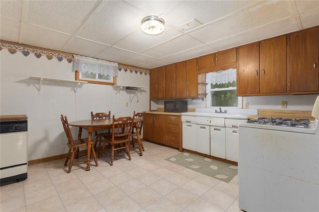 3122 S Owens School Road, Independence, MO 64057