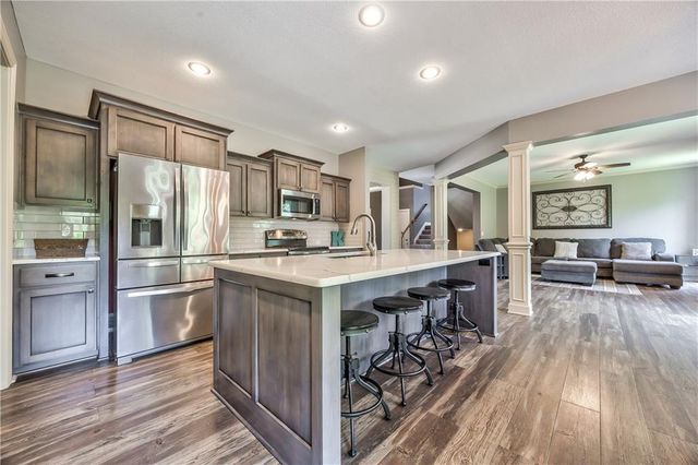 24020 W 80th Street, Lenexa, KS 66227