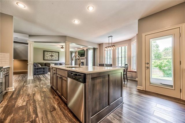 24020 W 80th Street, Lenexa, KS 66227
