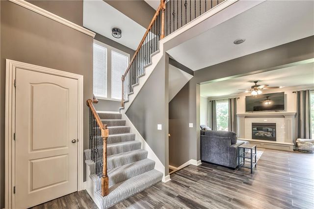24020 W 80th Street, Lenexa, KS 66227