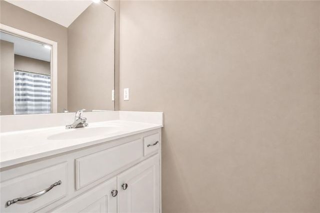 24020 W 80th Street, Lenexa, KS 66227