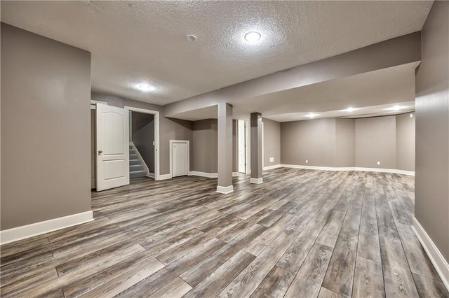 24020 W 80th Street, Lenexa, KS 66227