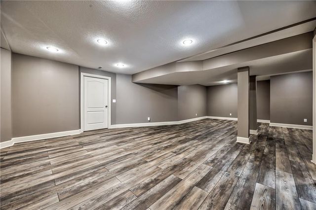 24020 W 80th Street, Lenexa, KS 66227