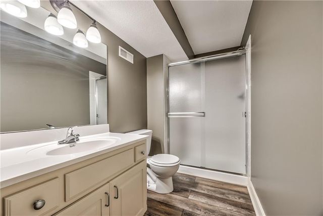 24020 W 80th Street, Lenexa, KS 66227