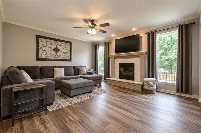 24020 W 80th Street, Lenexa, KS 66227