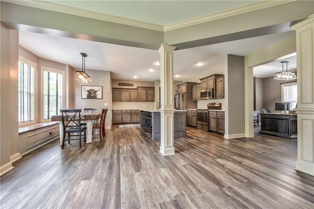 24020 W 80th Street, Lenexa, KS 66227