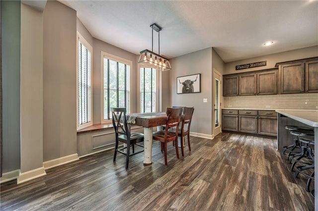 24020 W 80th Street, Lenexa, KS 66227