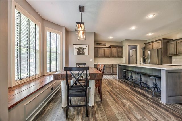 24020 W 80th Street, Lenexa, KS 66227