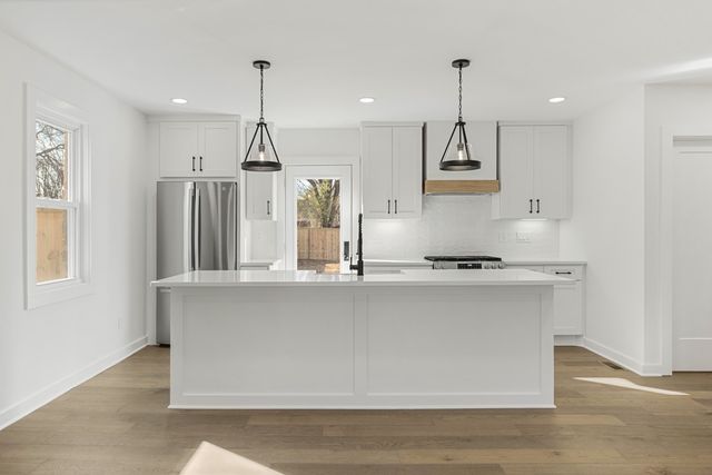 1118 Sunnymeade Dr, Nashville, TN 37216