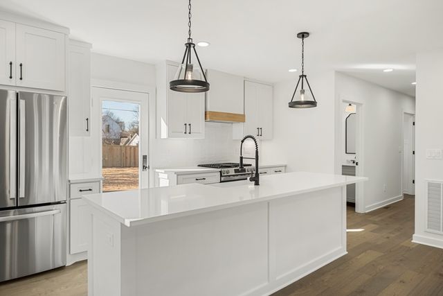 1118 Sunnymeade Dr, Nashville, TN 37216