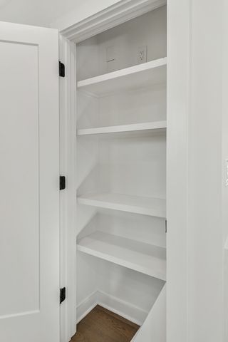 1118 Sunnymeade Dr, Nashville, TN 37216