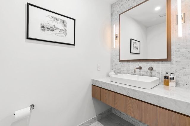 430 Stuart St 23J, Boston, MA 02116