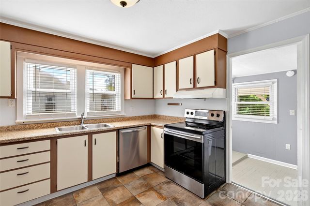 469 Kenilworth Road, Asheville, NC 28805