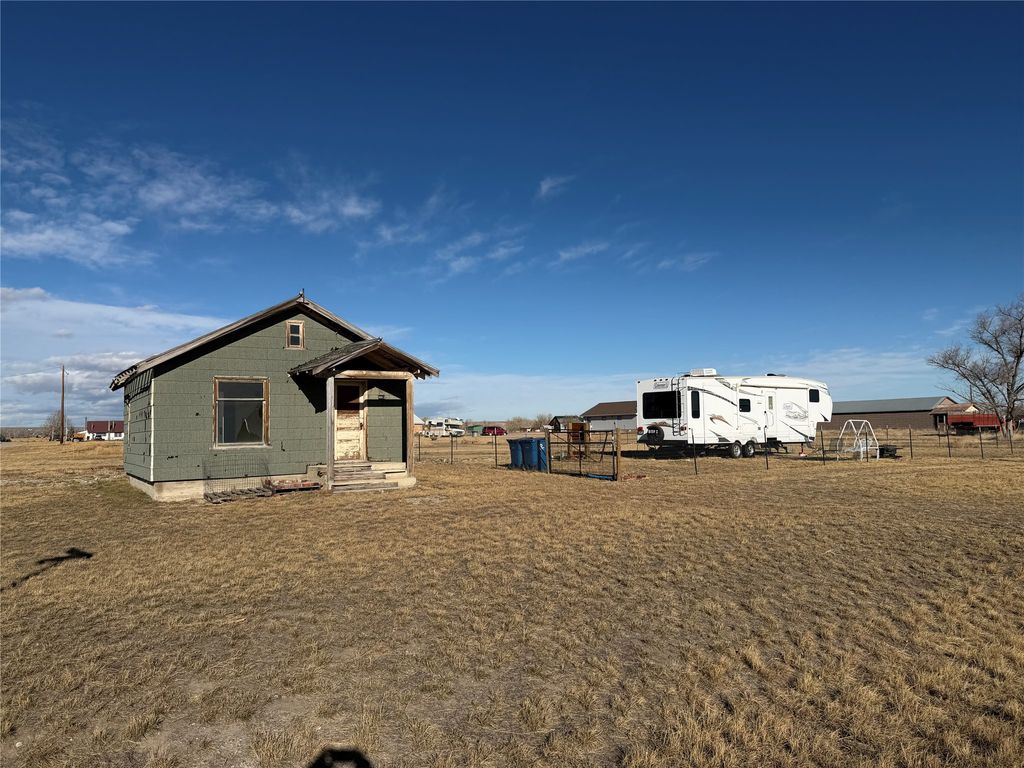 111 & 113 Central Avenue, Bynum, MT 59419