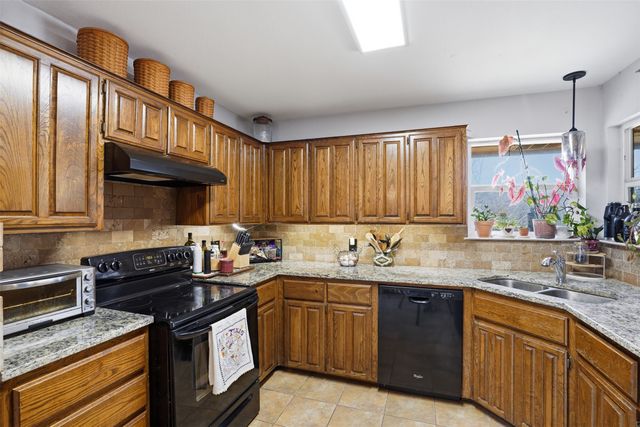 704 Daniels Drive, Crowley, TX 76036