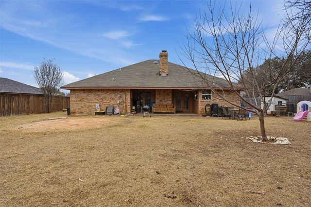 704 Daniels Drive, Crowley, TX 76036
