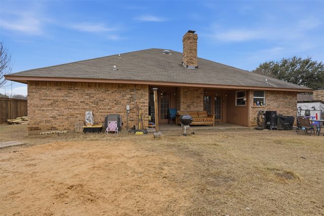 704 Daniels Drive, Crowley, TX 76036