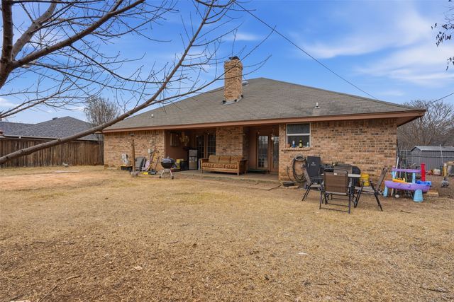 704 Daniels Drive, Crowley, TX 76036