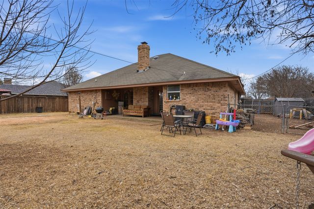 704 Daniels Drive, Crowley, TX 76036