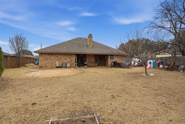 704 Daniels Drive, Crowley, TX 76036