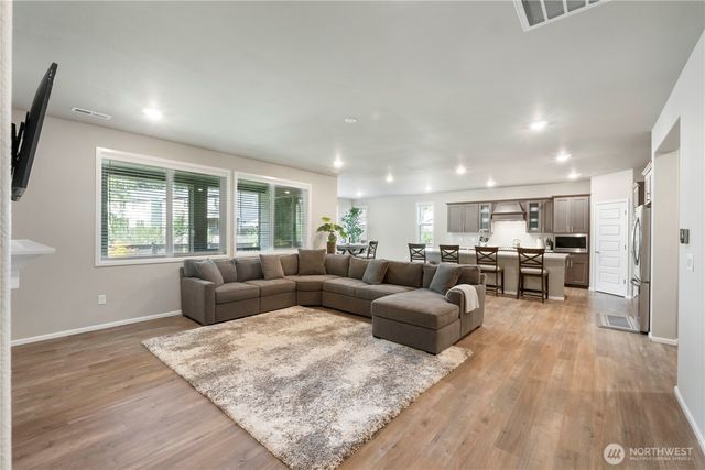 17436 129th Ave E, Puyallup, WA 98374