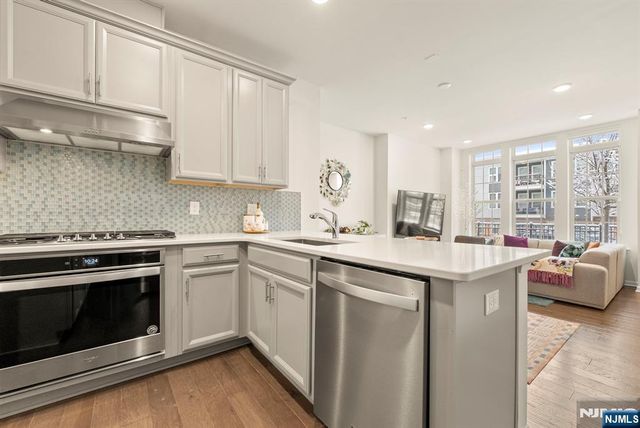 22 Leahy Drive, Wood Ridge, NJ 07075