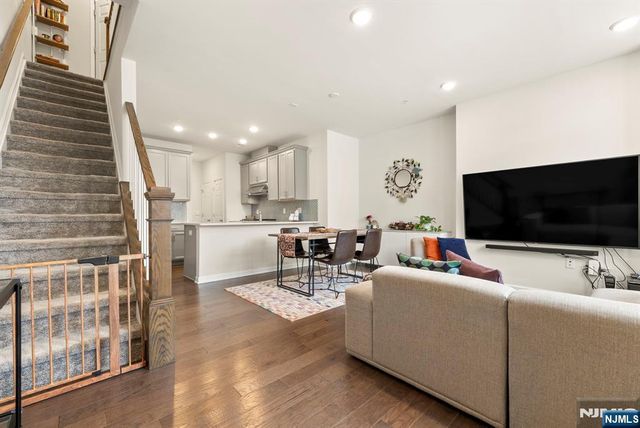 22 Leahy Drive, Wood Ridge, NJ 07075