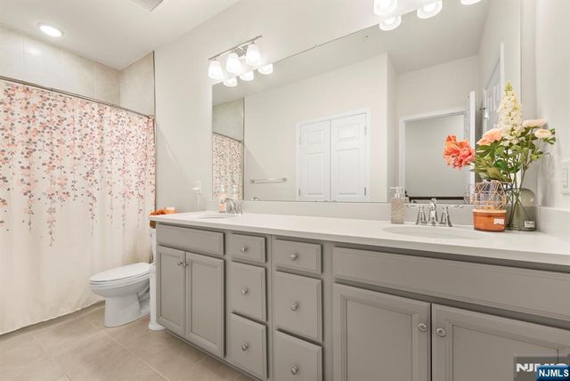 22 Leahy Drive, Wood Ridge, NJ 07075