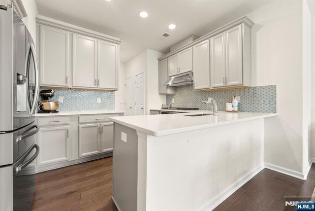 22 Leahy Drive, Wood Ridge, NJ 07075