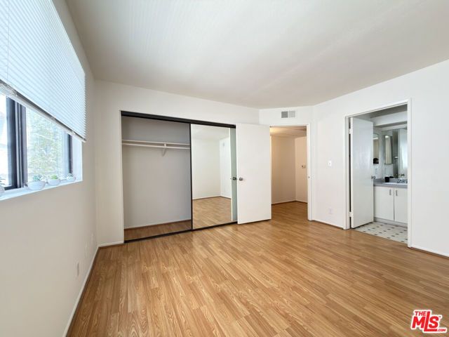 326 S Manhattan Place 104, Los Angeles, CA 90020