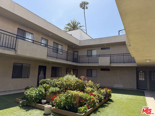 326 S Manhattan Place 104, Los Angeles, CA 90020