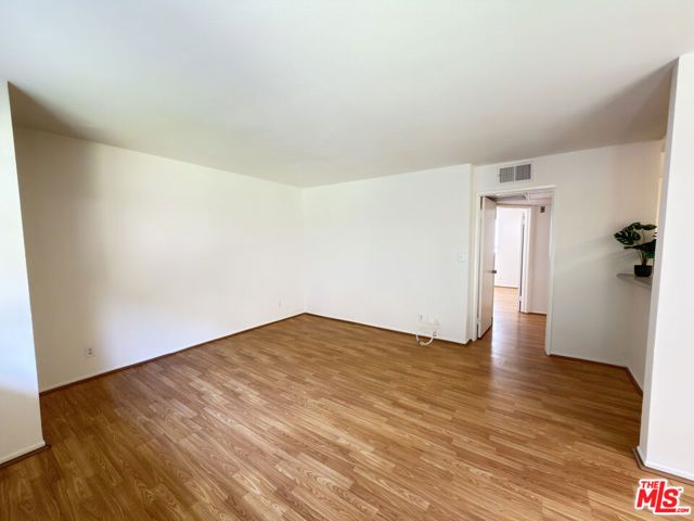 326 S Manhattan Place 104, Los Angeles, CA 90020