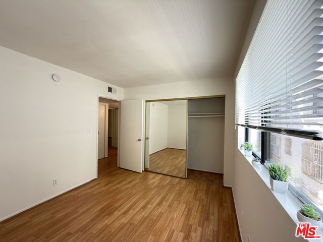 326 S Manhattan Place 104, Los Angeles, CA 90020