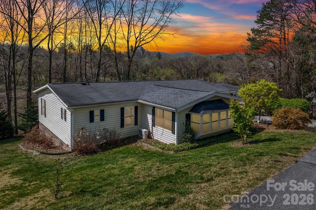 200 Cranbrook Circle, Hendersonville, NC 28792