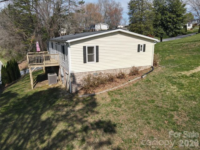 200 Cranbrook Circle, Hendersonville, NC 28792