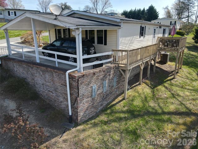 200 Cranbrook Circle, Hendersonville, NC 28792