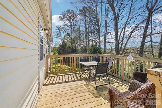 200 Cranbrook Circle, Hendersonville, NC 28792