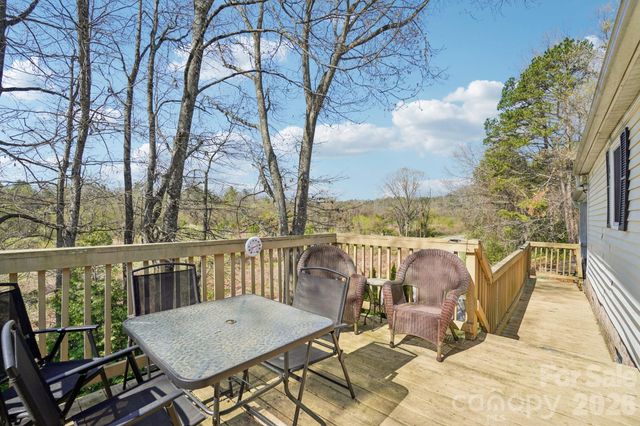 200 Cranbrook Circle, Hendersonville, NC 28792