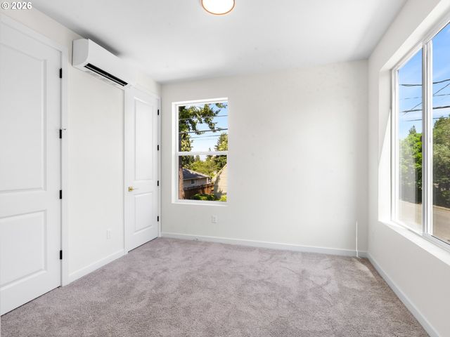 4895 Ne CESAR E CHAVEZ Blvd, Portland, OR 97211