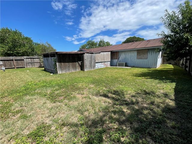 1805 Kern Dr, Corpus Christi, TX 78412