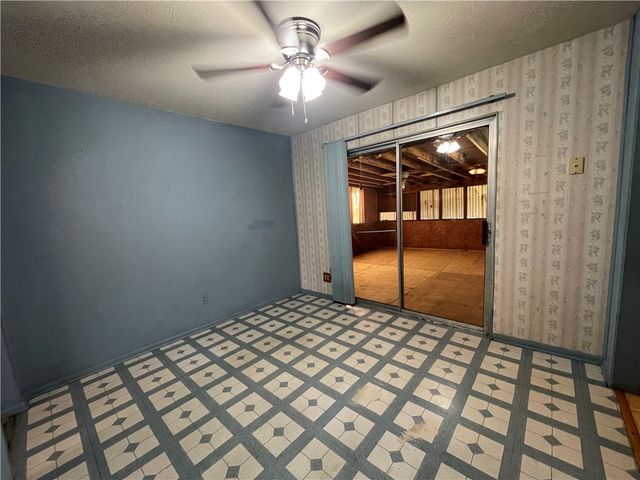1805 Kern Dr, Corpus Christi, TX 78412
