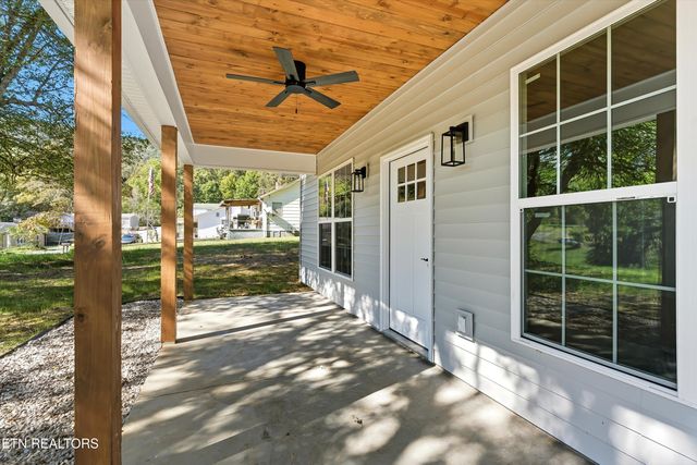 218 Morris St, Harriman, TN 37748