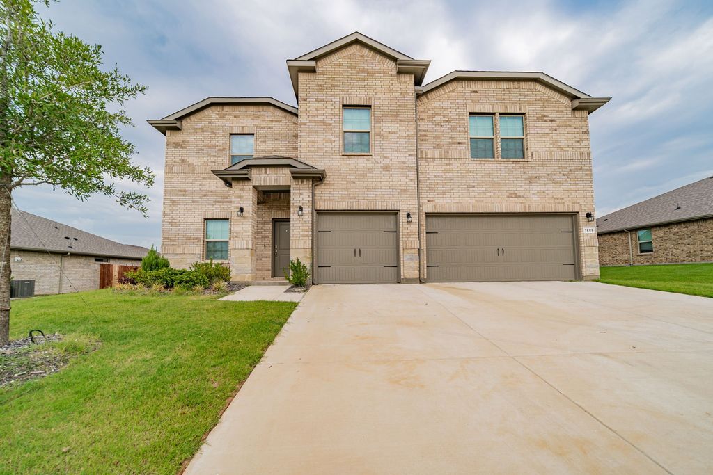 1229 Windsong Drive, Cedar Hill, TX 75104