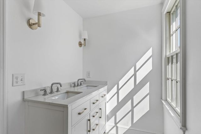 3 Hollyhock Ln., Hingham, MA 02043