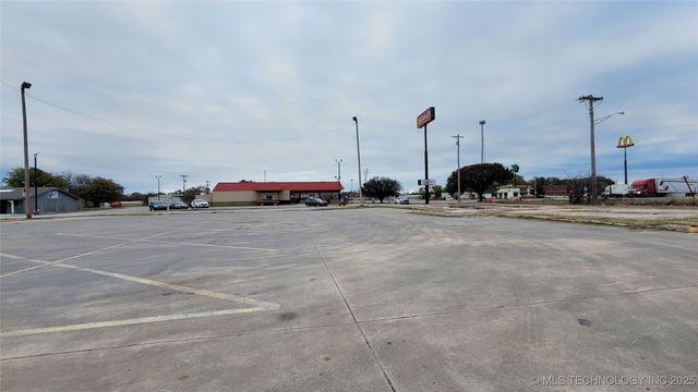 100 C E Colston Drive, Marietta, OK 73448