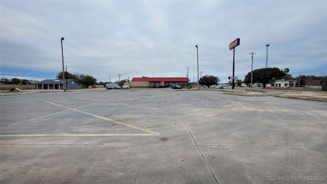 100 C E Colston Drive, Marietta, OK 73448