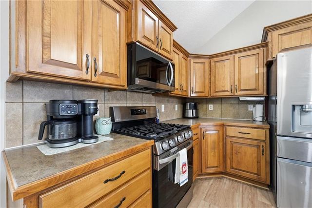 10220 N Lewis Avenue, Kansas City, MO 64157