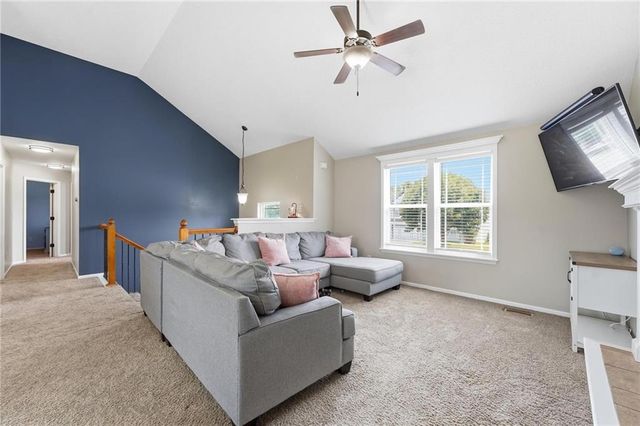 10220 N Lewis Avenue, Kansas City, MO 64157