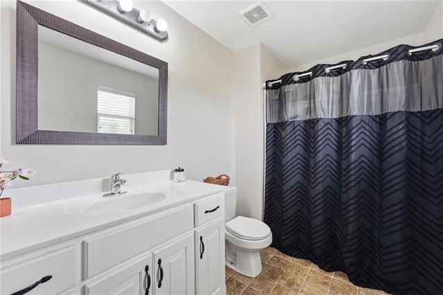 10220 N Lewis Avenue, Kansas City, MO 64157